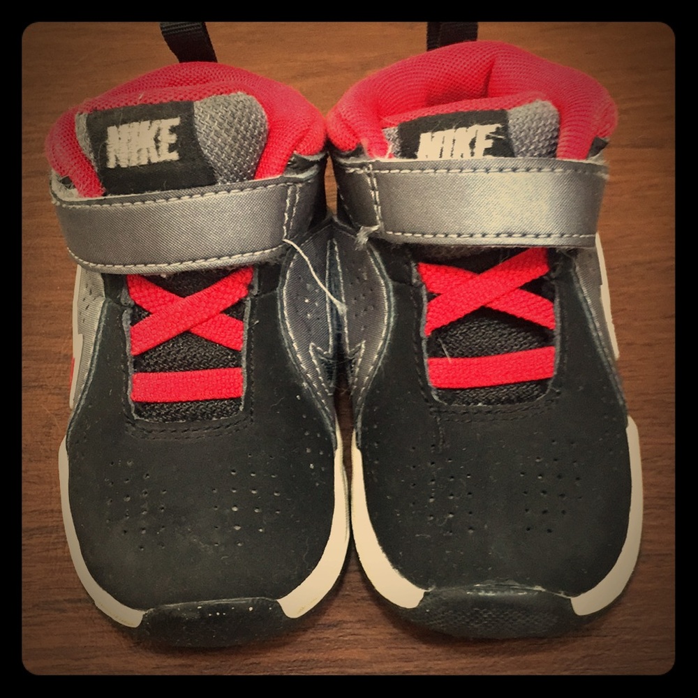 NIKE TODDLER BOYS SIZE 6C SNEAKER